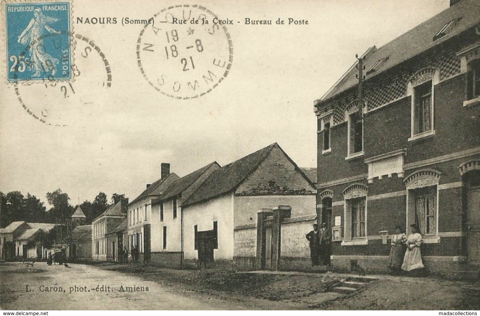 Naours (80. Somme)  La Rue De La Croix - Bureau De Poste Vers 1921 - Naours