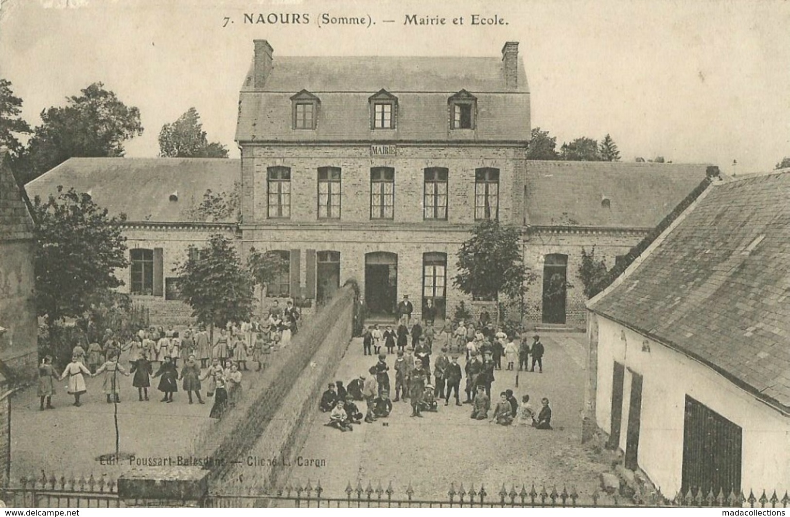 Naours (80. Somme)  La Mairie Et L'Ecole Vers 1915 - Naours