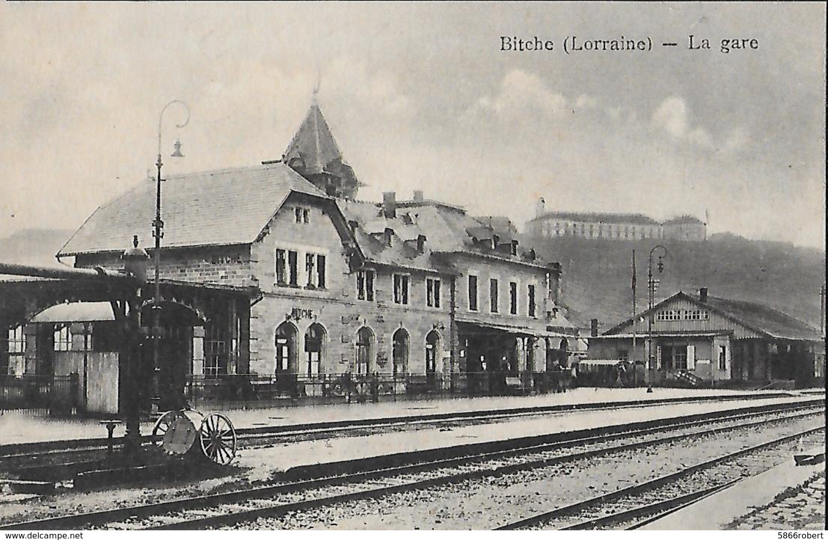 CARTE POSTALE ORIGINALE ANCIENNE : BITCHE  LA GARE  MOSELLE (57) - Estaciones Sin Trenes