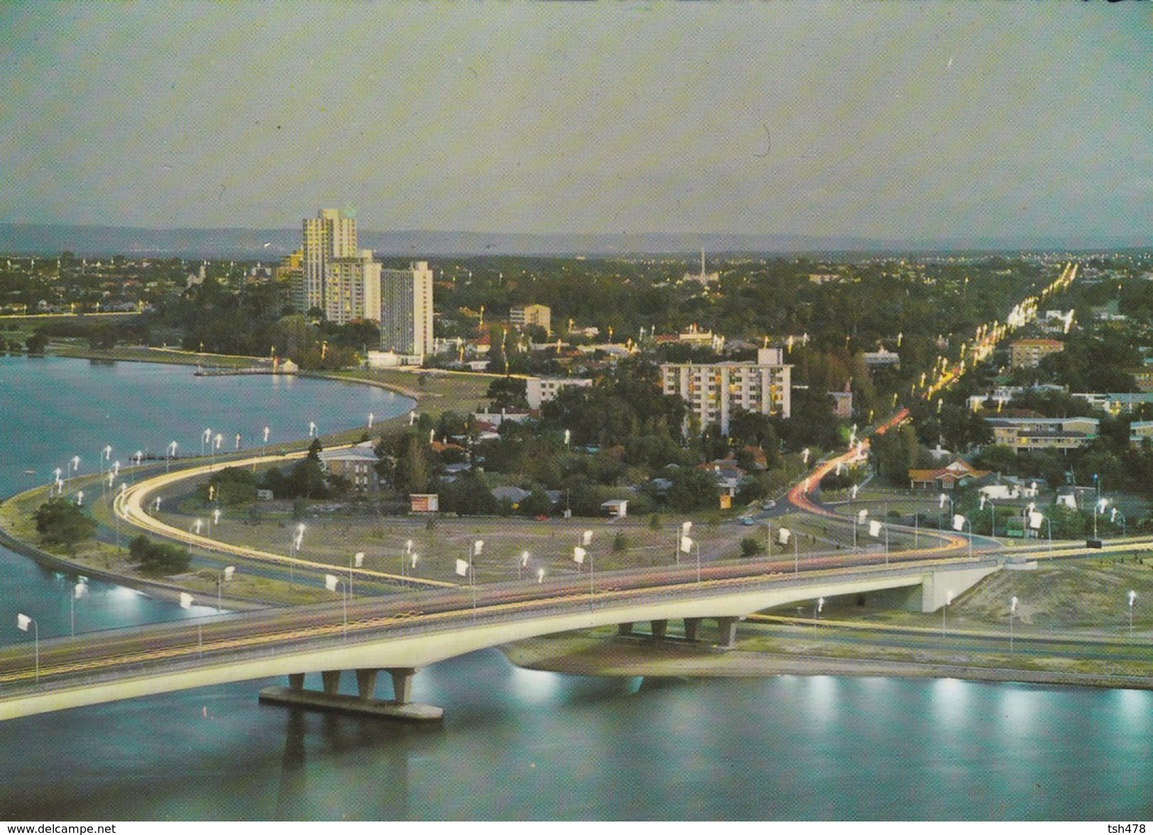 AUSTRALIA---PERTH----narrows Bridge And South Perth From King's Park At Night.--voir 2 Scans - Autres & Non Classés