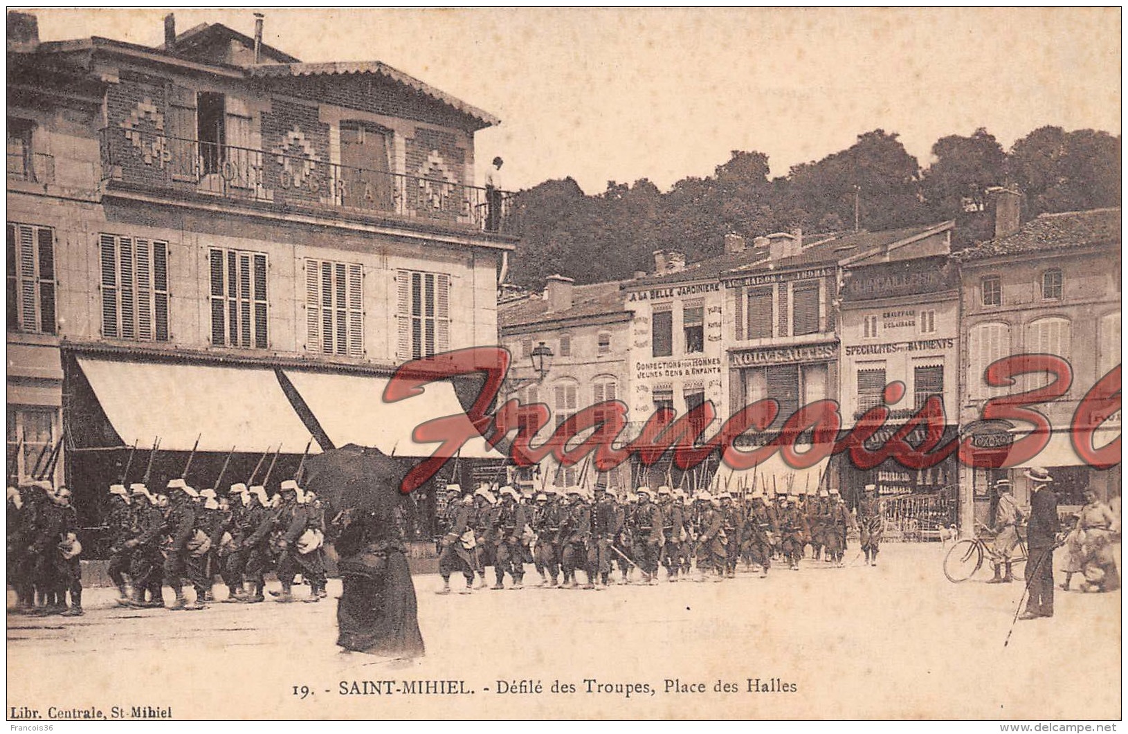 (55) Meuse - St Saint Mihiel - Défilé Des Troupes Place Des Halles - Voir Les Scans - Saint Mihiel