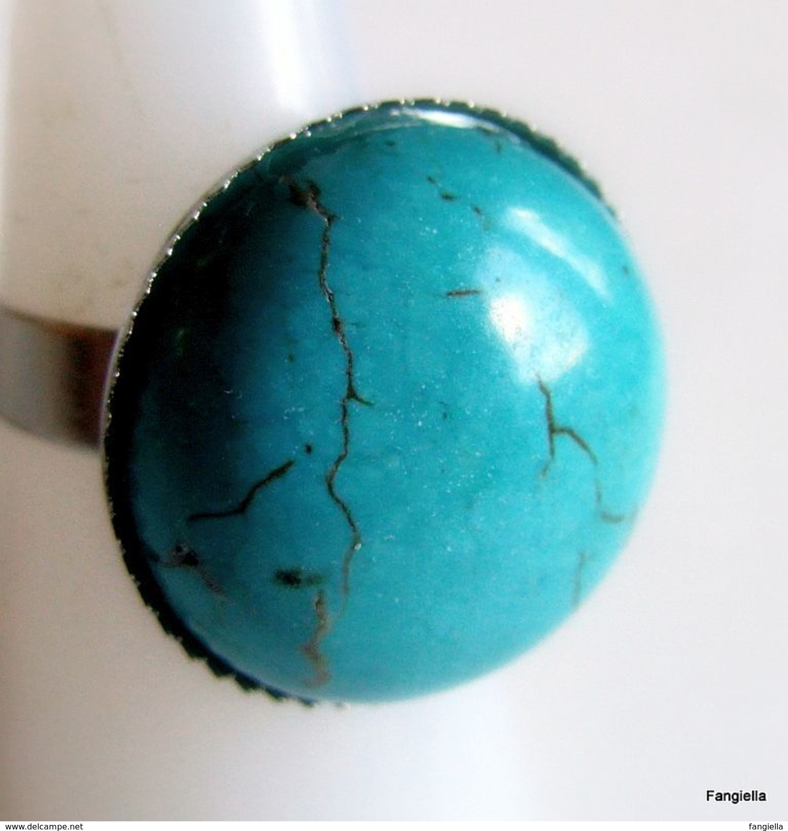 Bague En Turquoise Pierre Semi-précieuse Sur Anneau Réglable Argenté   Un Petit Plaisir Très Abordable Pour Soi Ou Pour - Anelli