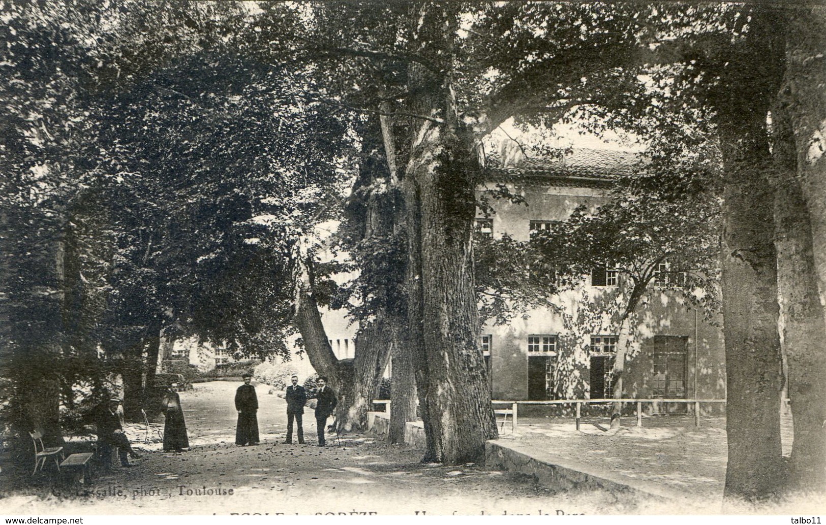 Ecole De Sorèze - Une Facade Dans Le Parc - Autres & Non Classés