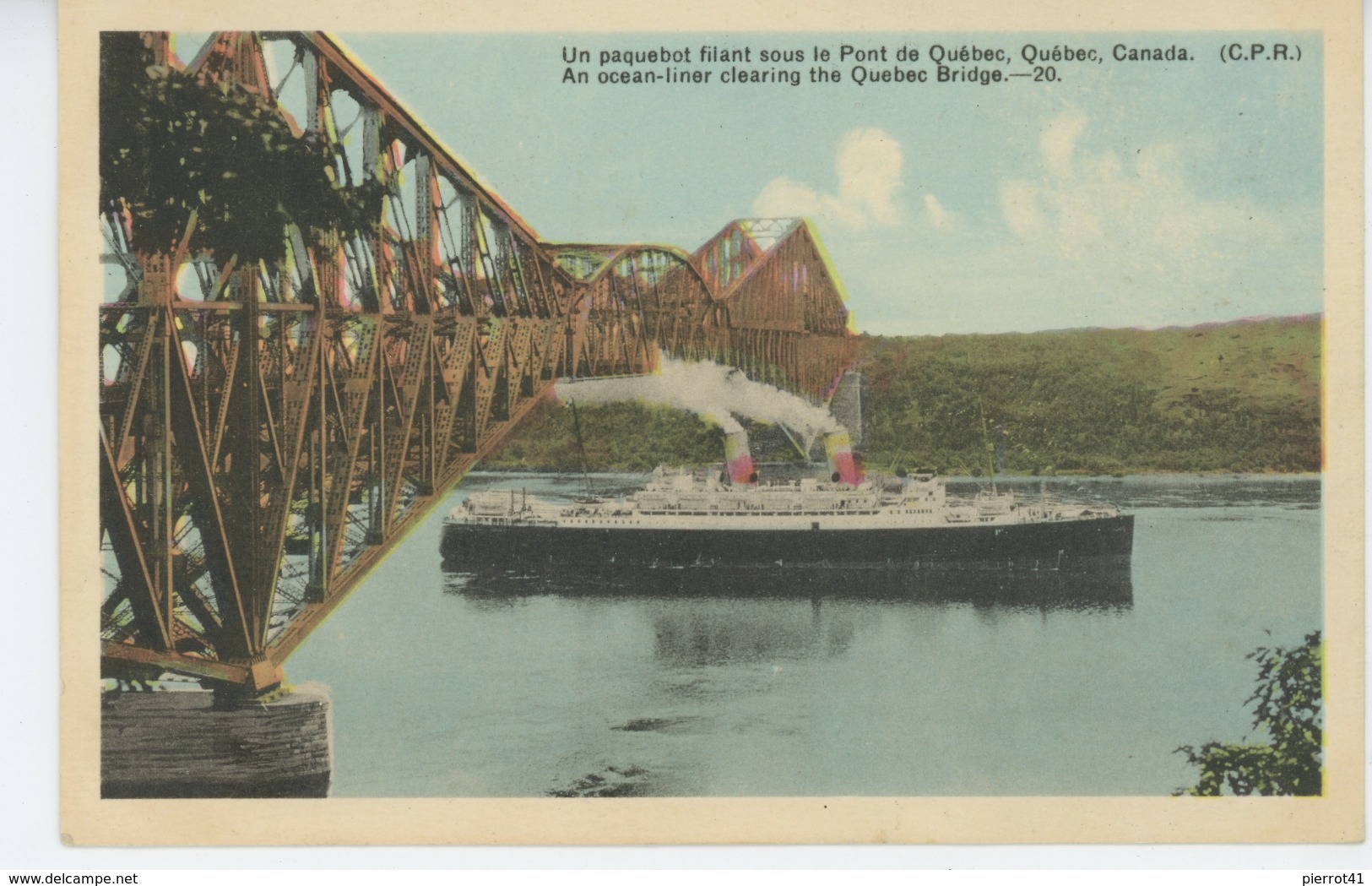 CANADA - QUEBEC - Un Paquebot Filant Sous Le Pont De QUEBEC - Québec - Les Rivières