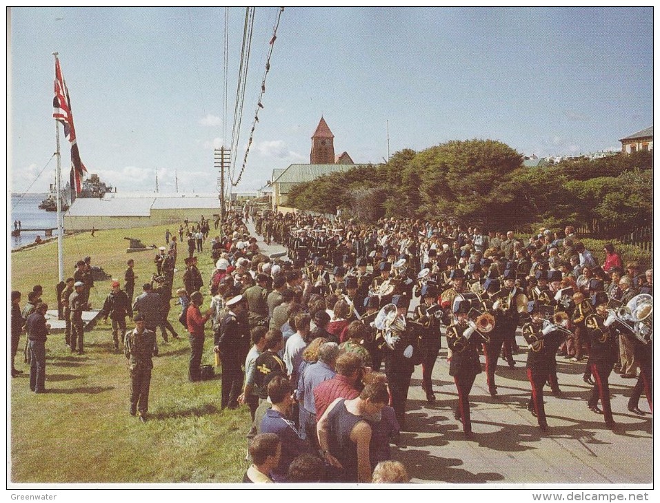 Falkland Islands Parade For The Birthday Of The Queen In Stanley Postcard Unused (33337) - Isole Falkland