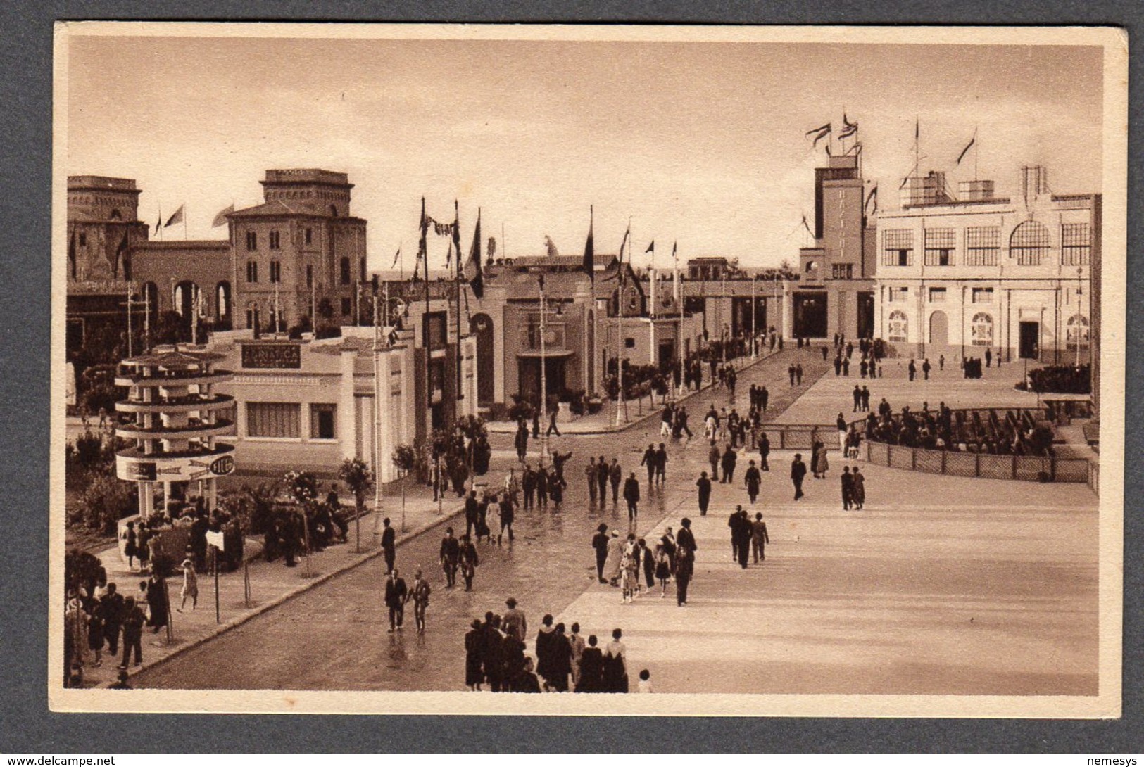 BARI FIERA DEL LEVANTE FP NV SEE 2 SCANS ANIMATA PIAZZALE DEL PALAZZO DELLA MODA - Bari