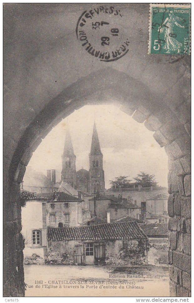 Châtillon Sur Sèvre 79 - Vue De L'Eglise - Porte Du Château - Edition Ravaud - Autres & Non Classés