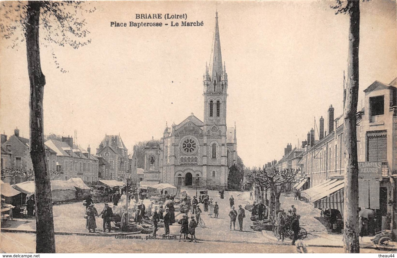 ¤¤  -    BRIARE   -  Place Bapterosse   -  Le Marché    -  ¤¤ - Briare