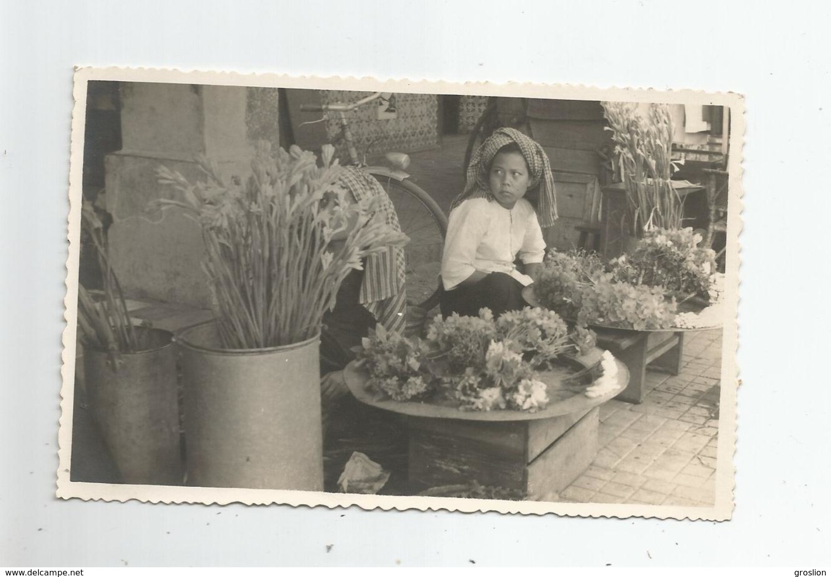 CAMBODGE CARTE PHOTO JEUNE MARCHANDE DE FLEURS - Cambodge