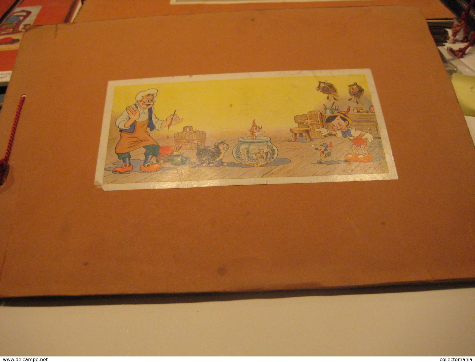 Disney c1950 , 12 complete albums Chocolate Chokolade De Beukelaer  film Davy Crocket,  Dumbo, Davy Crocket   indians VG