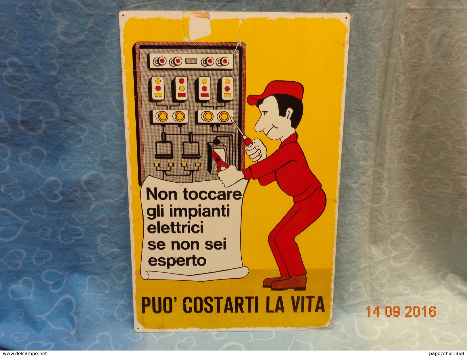 VECCHIO CARTELLO SEGNALETICO IN METALLO "NON TOCCARE GLI IMPIANTI ELETTRICI" - Targhe In Lamiera (a Partire Dal 1961)