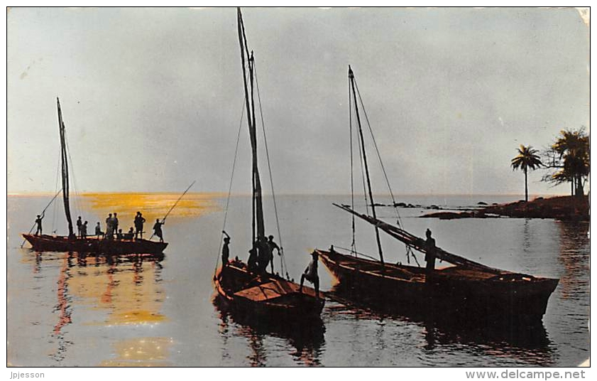 REPUBLIQUE DE GUINEE   BARQUES DE PECHE - Guinée