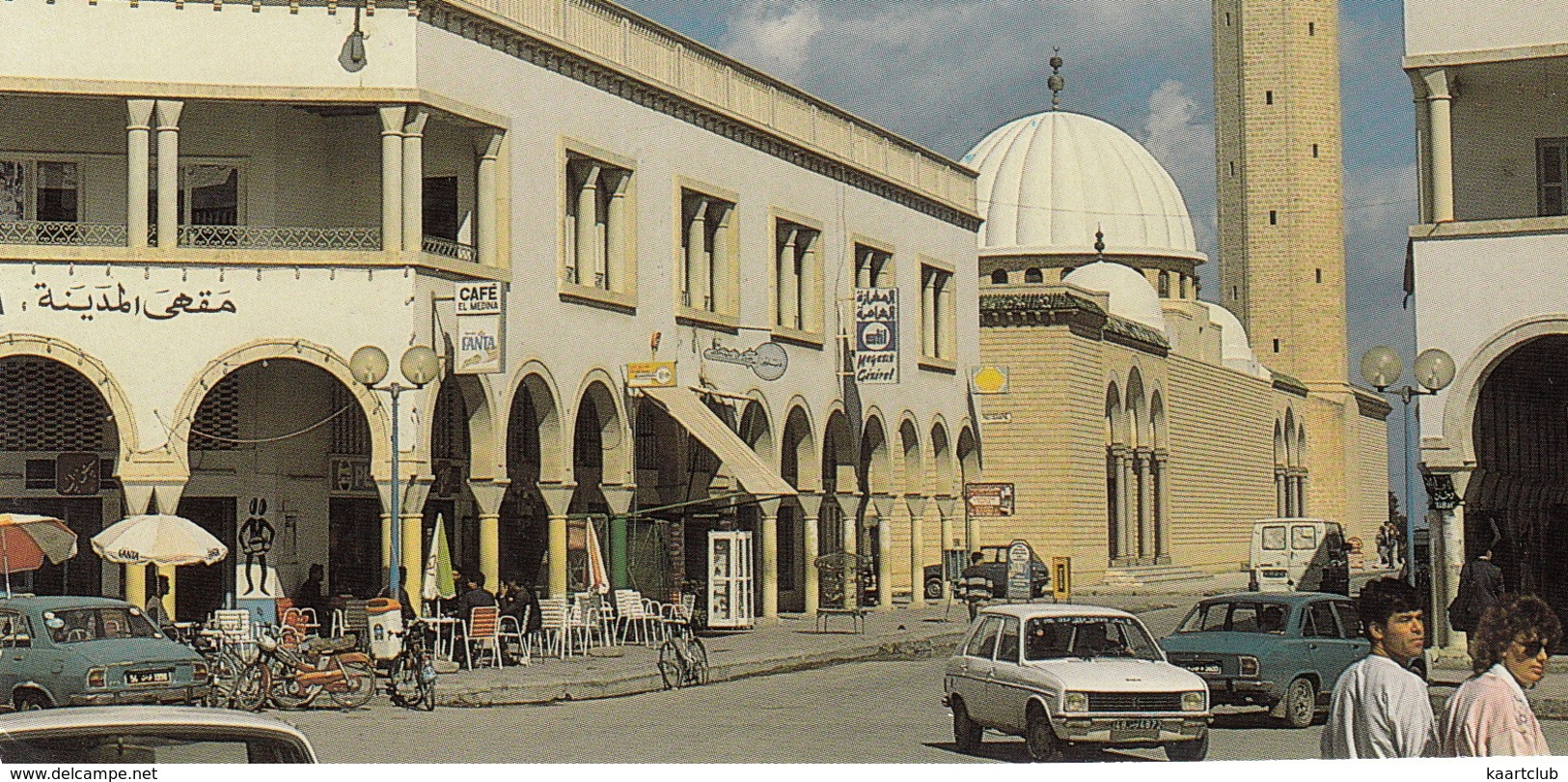 Monastir: PEUGEOT 104 & 2x 504, MOPED - 'Café El Medina'  - (Tunesie) - Voitures De Tourisme