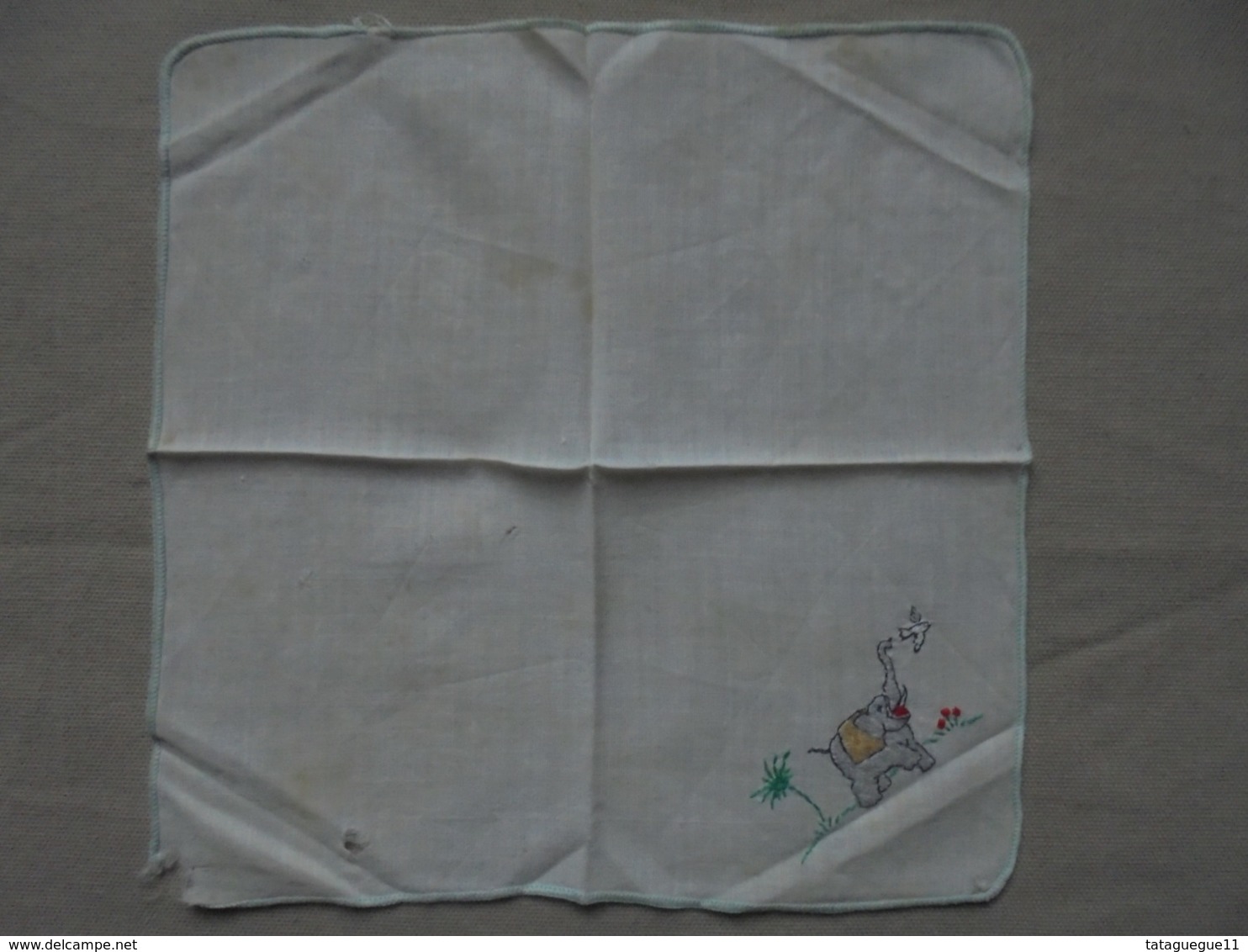 Ancien - Petit Mouchoir De Bébé Broderie "Eléphant" - Handkerchiefs