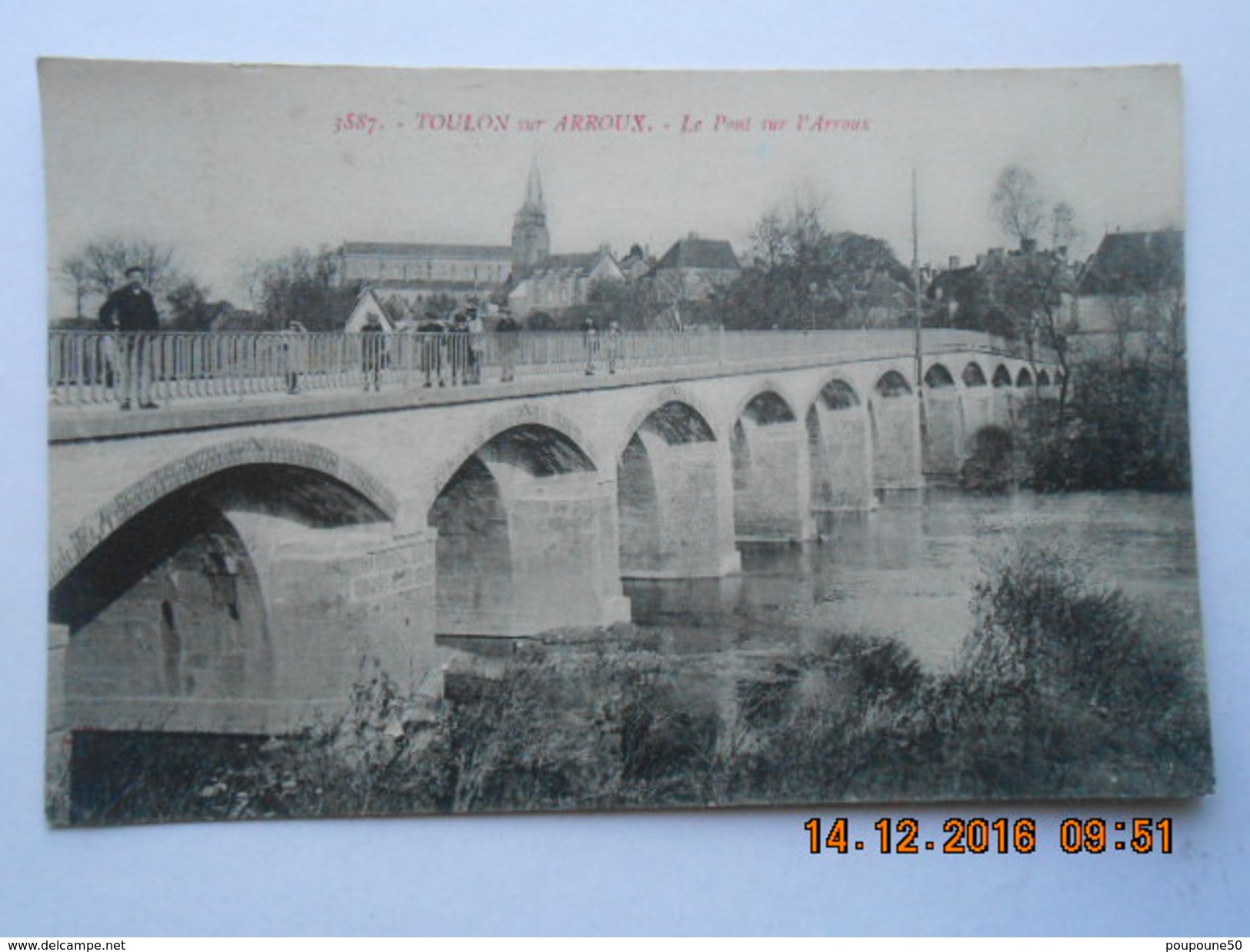 CPA 71 TOULON Sur ARROUX  -  Animation Sur Le Pont Sur L'Arroux  - écrite Et Timbrée  "pasteur Vert 10c "  En 1923 - Autres & Non Classés