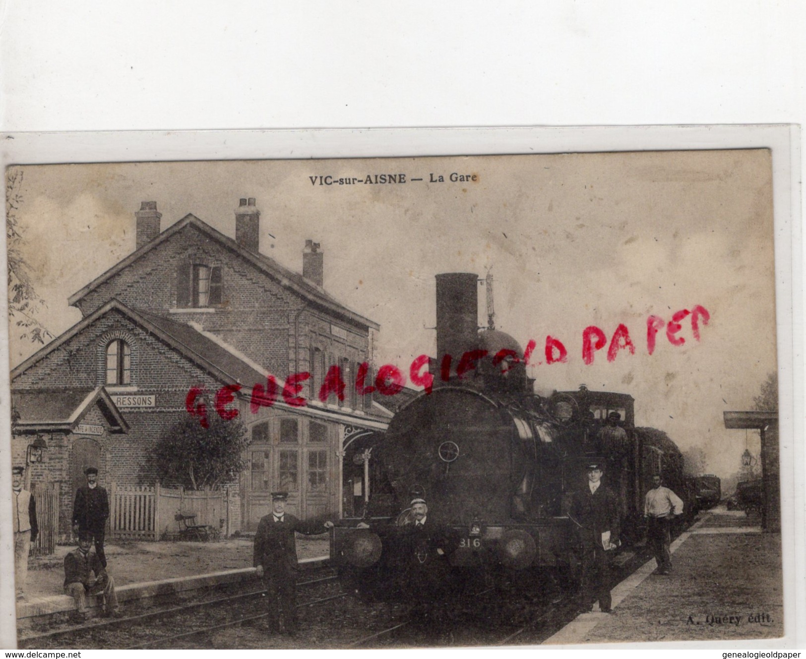 02 - VIC SUR AISNE - LA GARE  GROS PLAN LOCOMOTIVE - Vic Sur Aisne