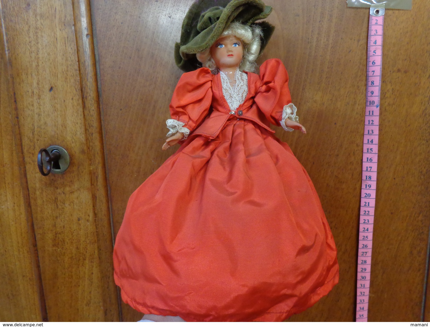 Lot De 6 Poupee Folklorique-(pour La Plupart Ancienne--- Region A Determiner-- - Dolls