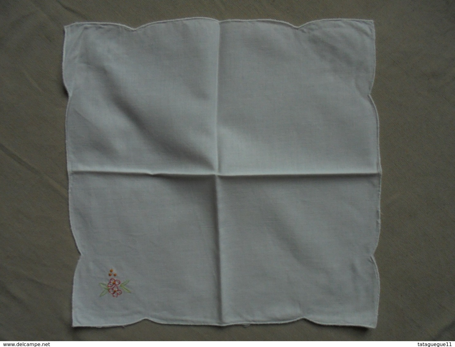 Ancien - Petit Mouchoir Brodé En Coton - Handkerchiefs