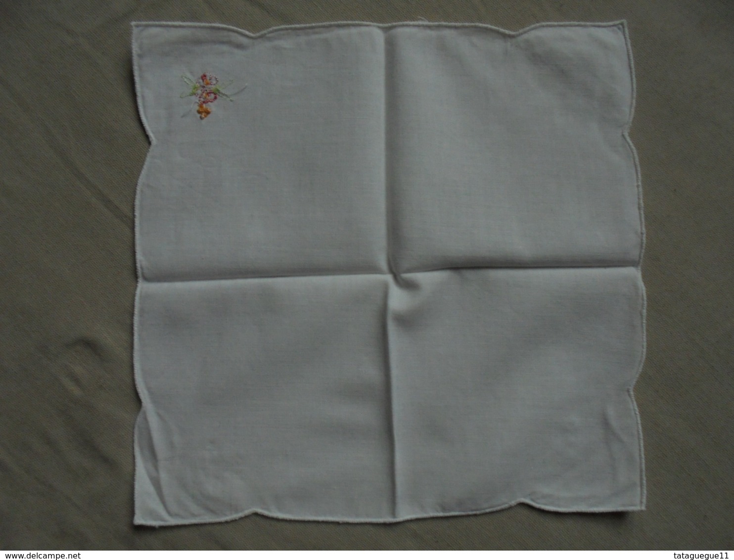 Ancien - Petit Mouchoir Brodé En Coton - Handkerchiefs