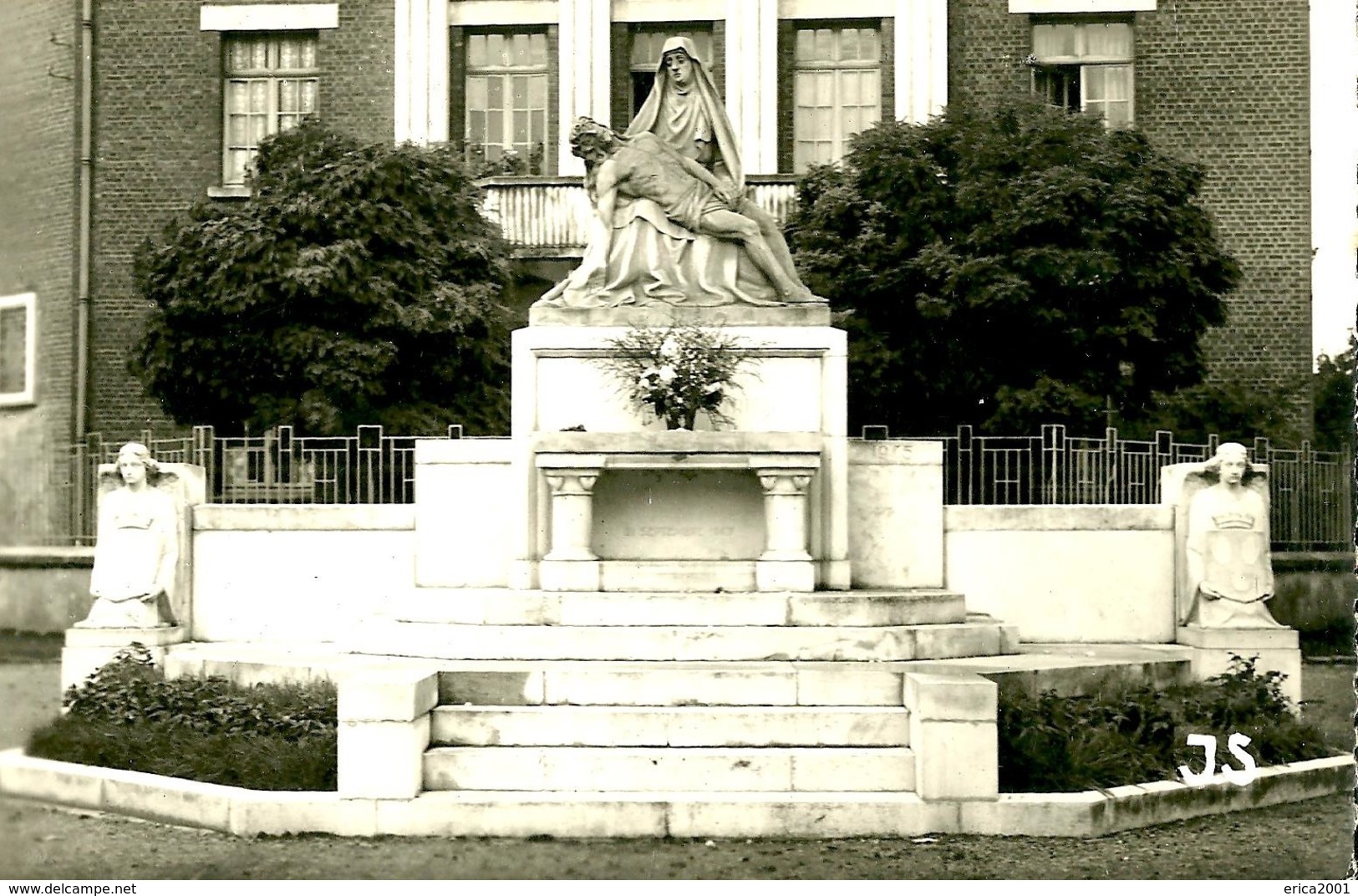 Bapaume. Mémorial De La Reconnaissance à Notre Dame De Pitié. - Bapaume