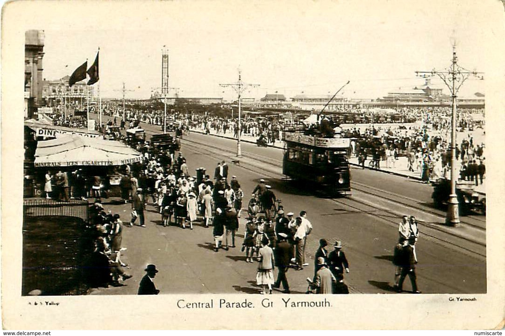 Cpa GREAT YARMOUTH - Central Parade - Tramway - Great Yarmouth
