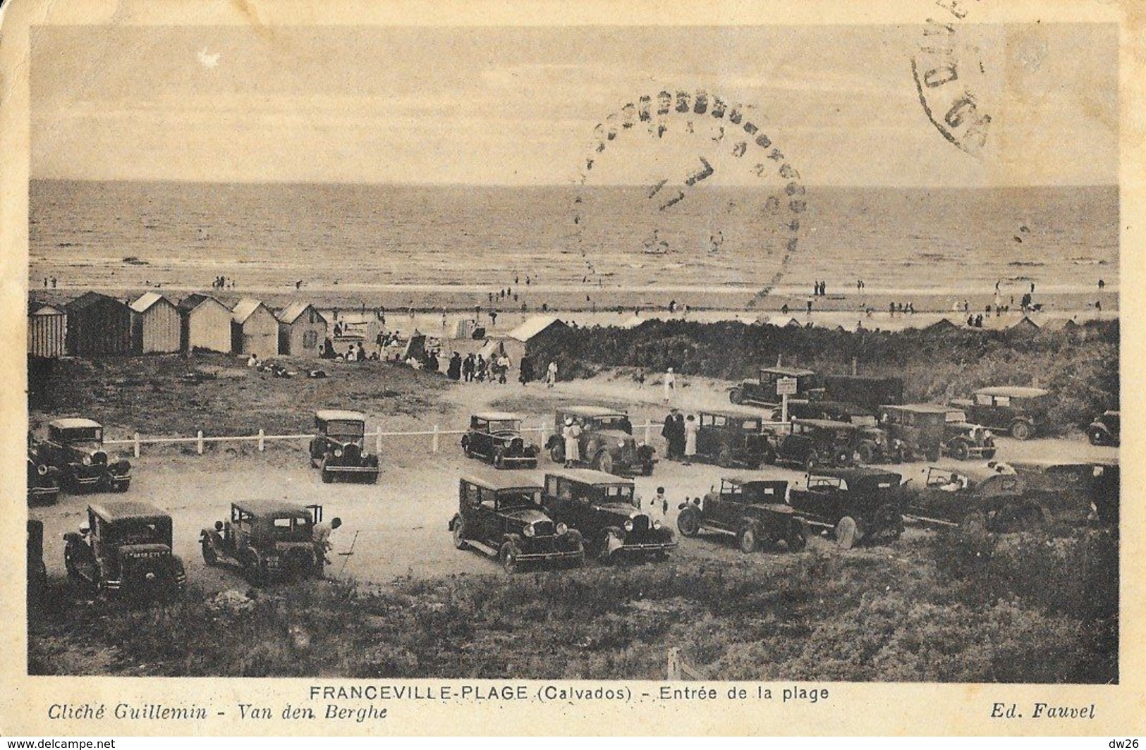 Franceville-Plage (Calvados) - Entrée De La Plage - Vieilles Voitures Sur Le Parking - Edition Fauvel - Autres & Non Classés