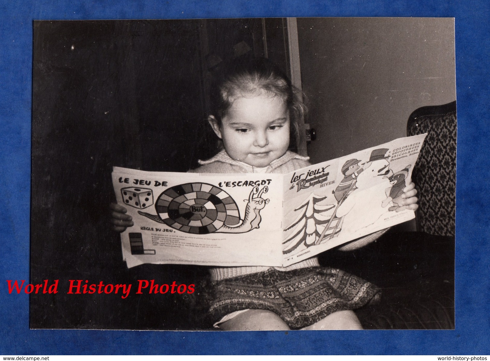 Photo Ancienne Snapshot - Petite Fille Lisant Son Premier Livre - Girl Enfant Book Lecture Read - Métiers