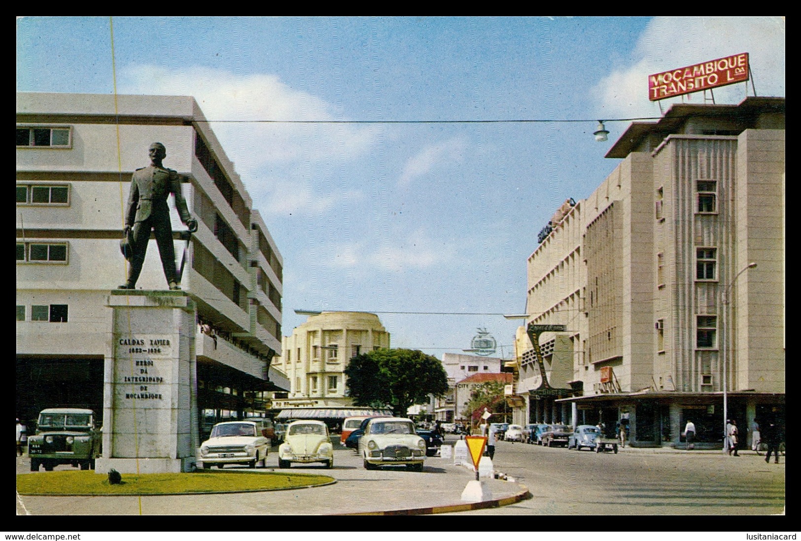 BEIRA - Largo Caldas Xavier  (Ed.Cinelandia Nº 4)  Carte Postale - Mozambique