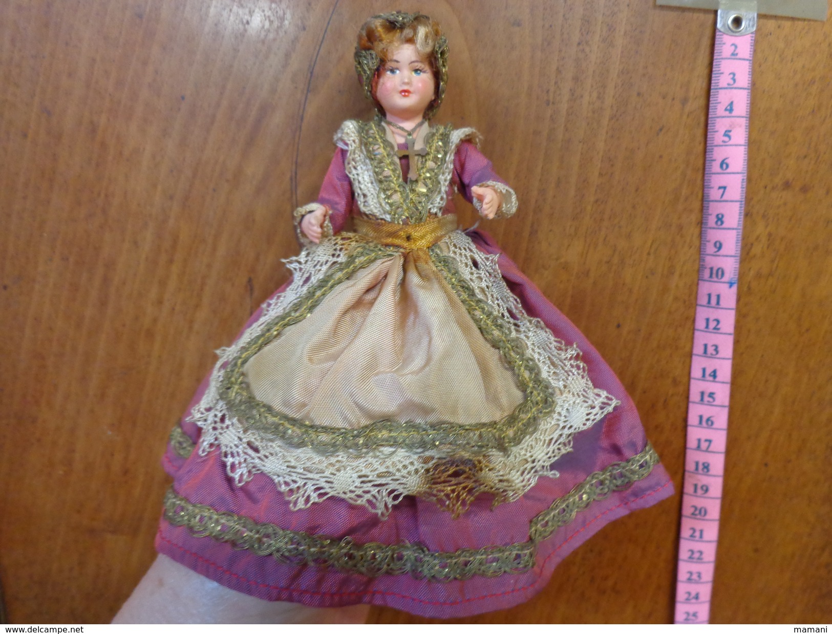 Lot De 6 Poupee Folklorique-(pour La Plupart Ancienne--- Region A Determiner- - Dolls