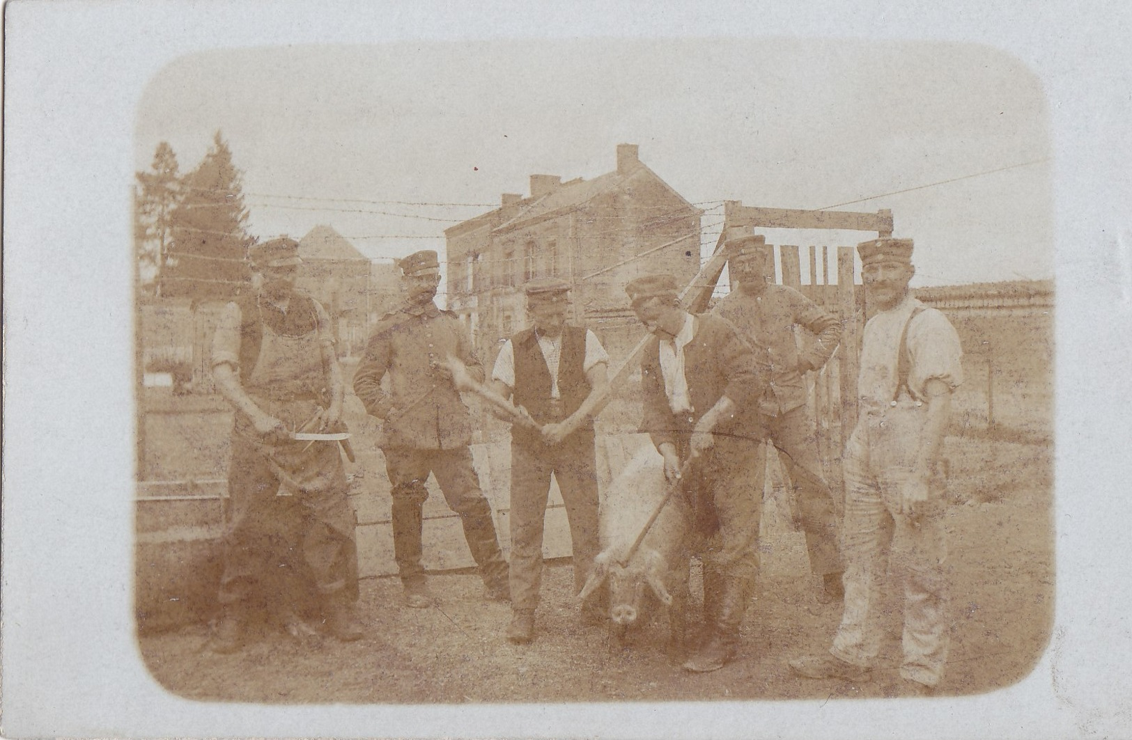 51 Betheniville Marne Foto 1.Weltkrieg Deutsche Soldaten 1915 Schweinezucht Schweine Zucht Stall - Bétheniville