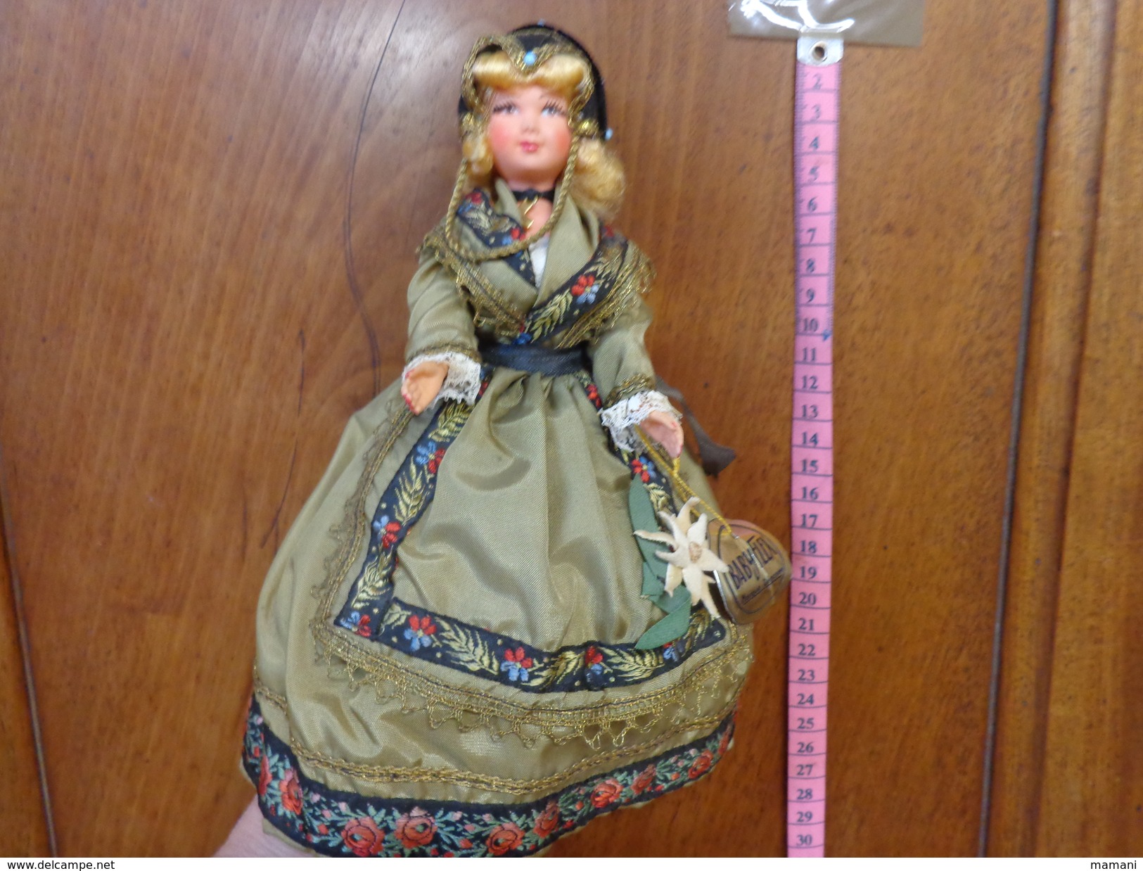 Lot De 6 Poupee Folklorique-(pour La Plupart Ancienne--- Region A Determiner- - Dolls