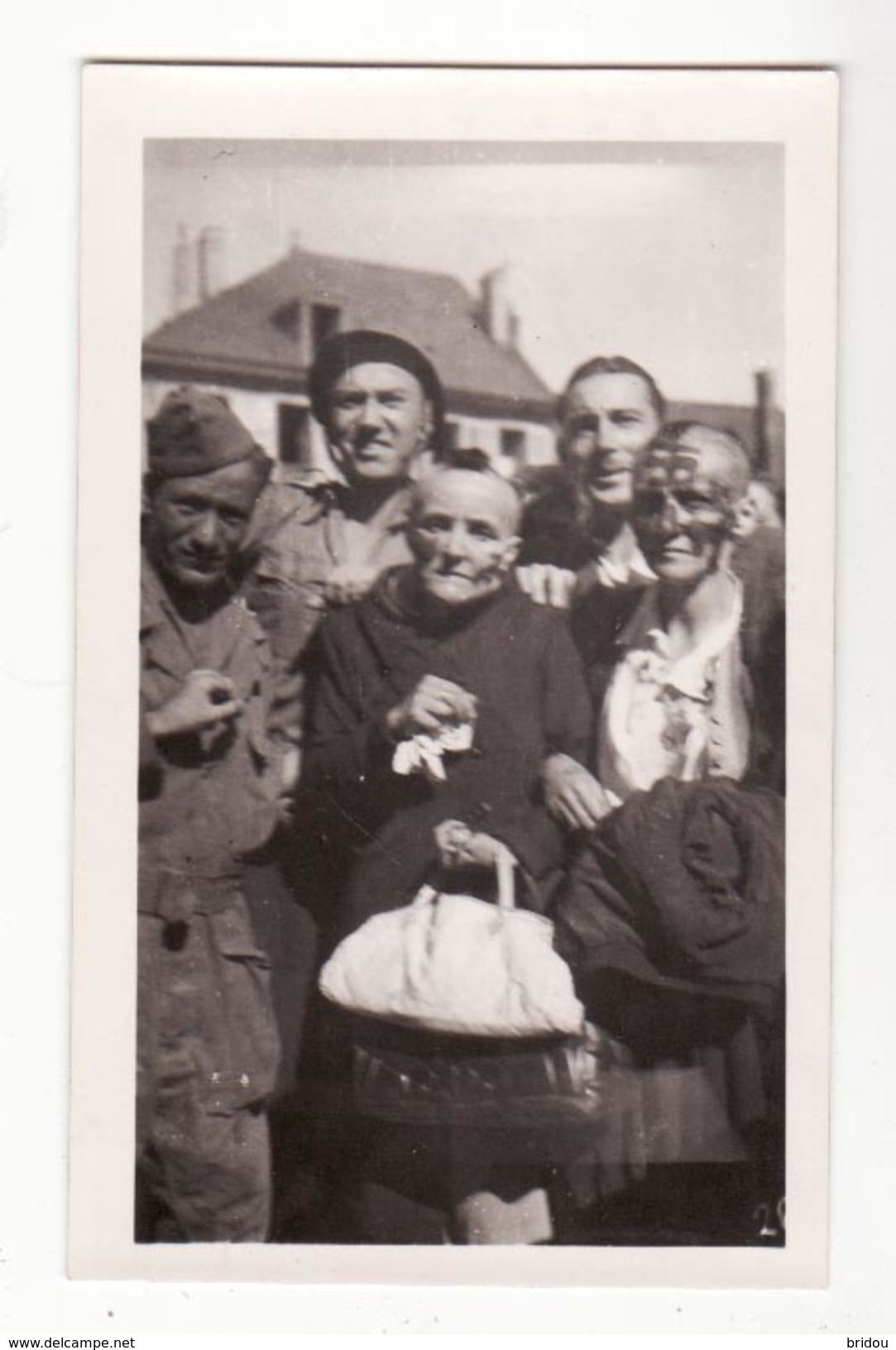 25  PONTARLIER    Libération 1945    Photo   Grande Rue   Femmes Libérées Après Avoir été Entendues Par Les FFI - Pontarlier