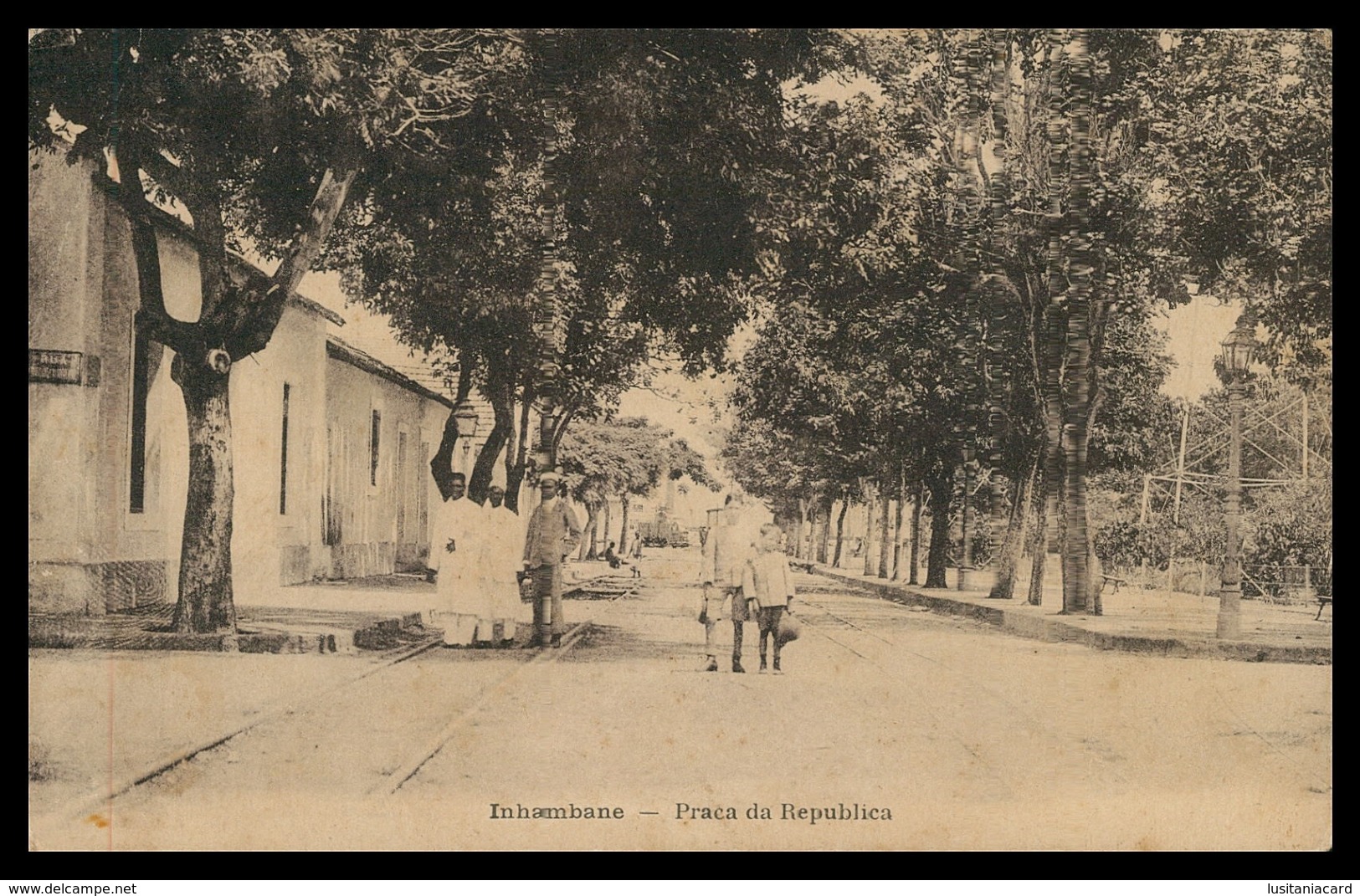 INHAMBANE - Praça Da Republica  ( Ed. J. Pestonjee J. Philippe) Carte Postale - Mozambique