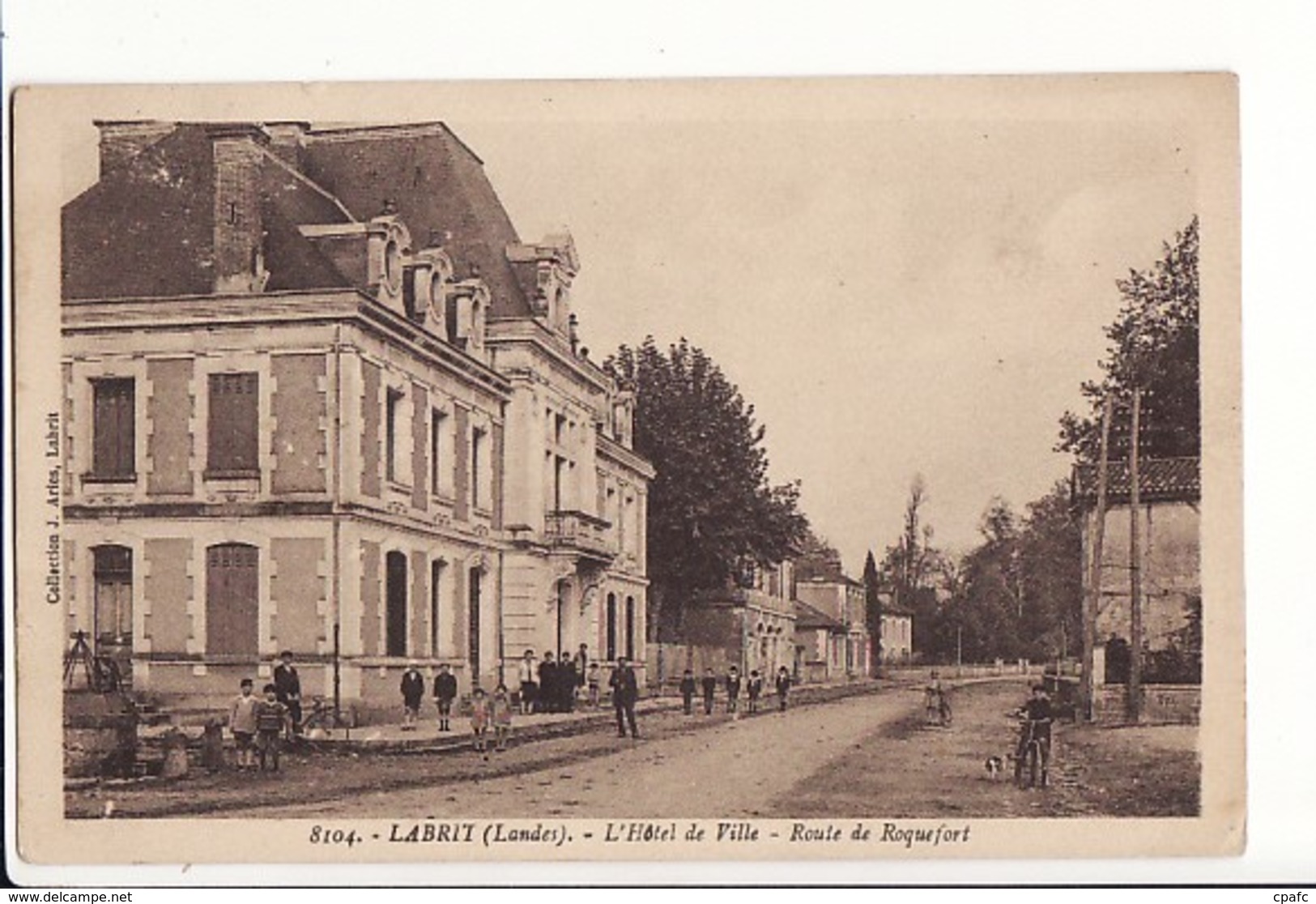 Labrit - L'Hôtel De Ville - Route De Roquefort / Editions Aries N°8104 - Labrit