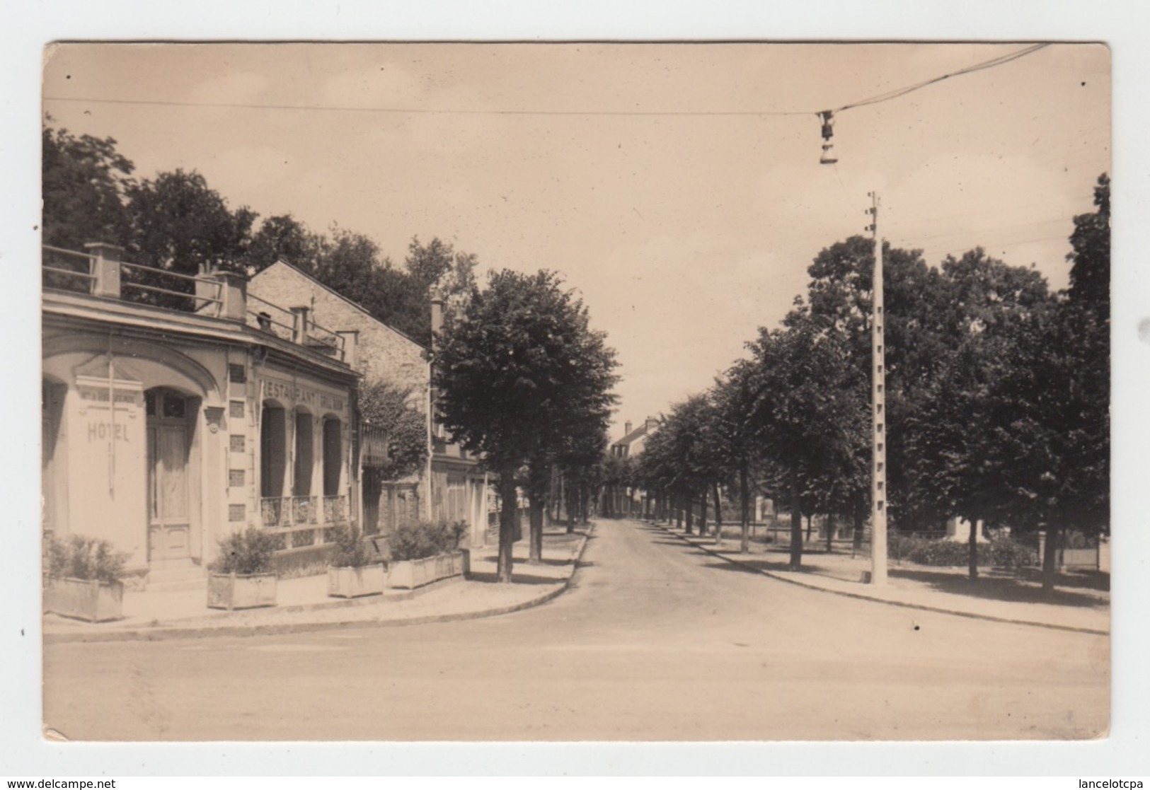 77 - SAINT PIERRE LES NEMOURS / RUE LEOPOLD PELLETIER - Saint Pierre Les Nemours