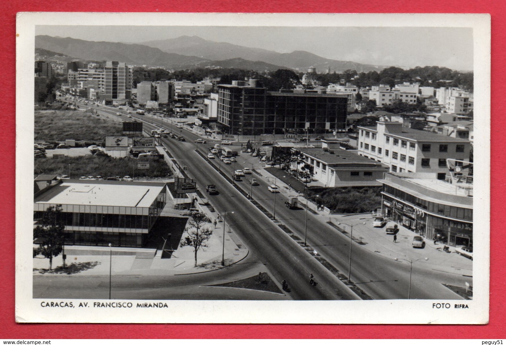 Venezuela. Caracas . Carte-photo.  Avenue Francisco Miranda. Station Esso, Concessionnaire Volkswagen. 1957 - Venezuela