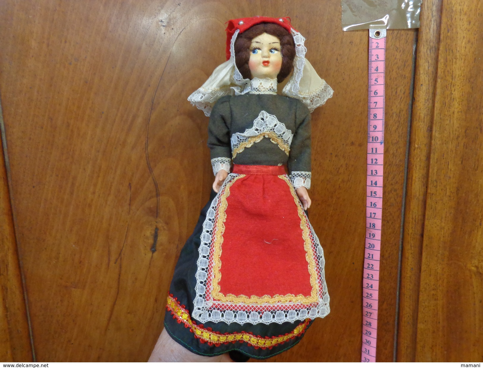 Lot De 4 Poupee Folklorique-(pour La Plupart Ancienne--- Region A Determiner- - Dolls