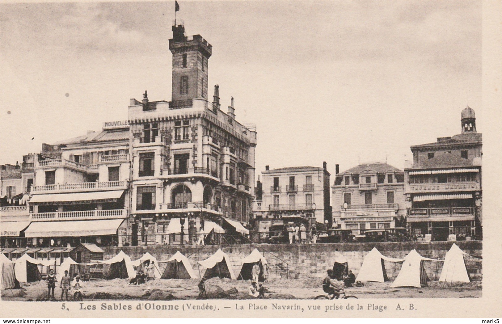 LES SABLES D'OLONNE - Place Navarin - Vue Prise De La Plage - Sables D'Olonne