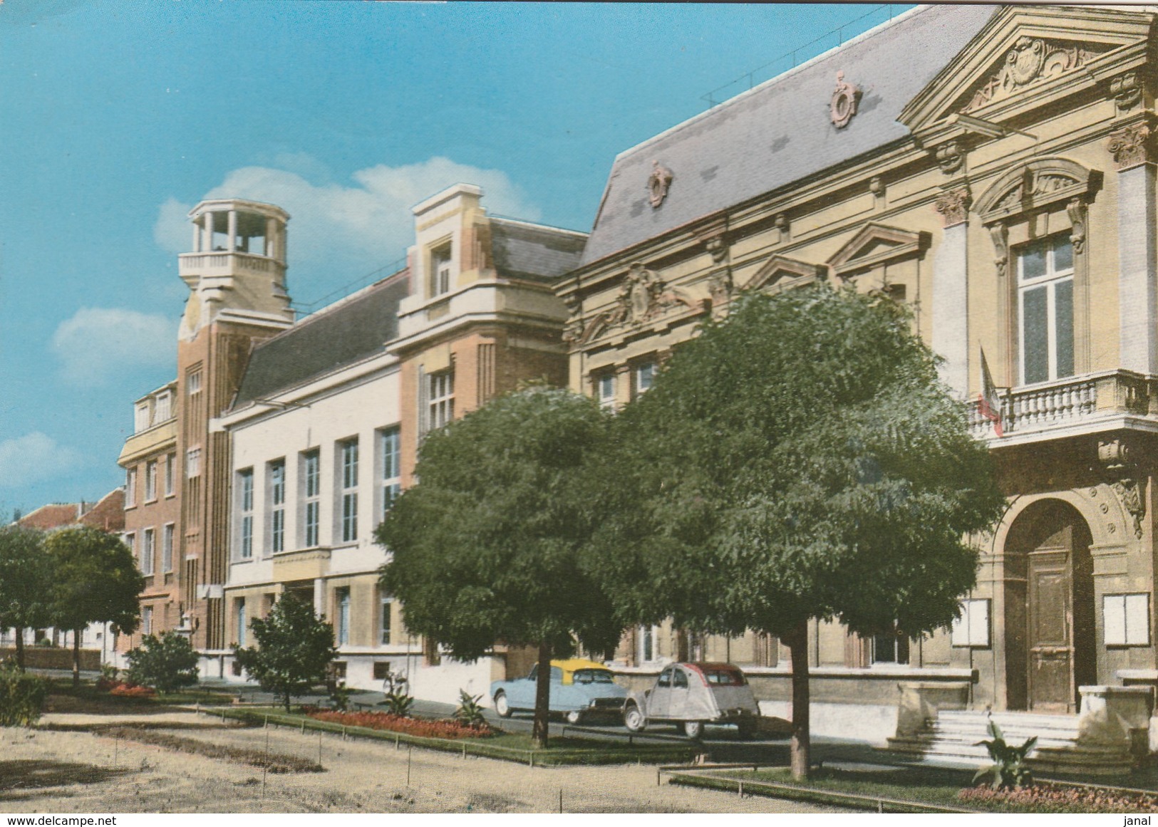 93 - NOISY-LE-SEC - LE JARDIN ET LA MAIRIE - Noisy Le Sec