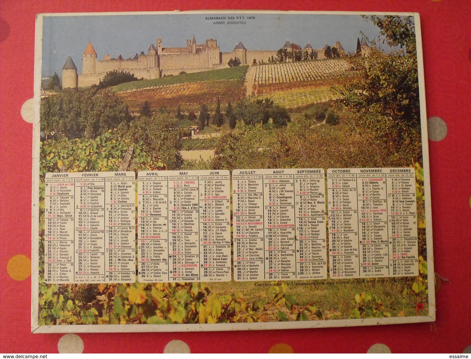 Calendrier Illustré En Carton De 1976. Almanach Des PTT Postes Facteur. Carcassonne  Moutons - Grand Format : 1971-80