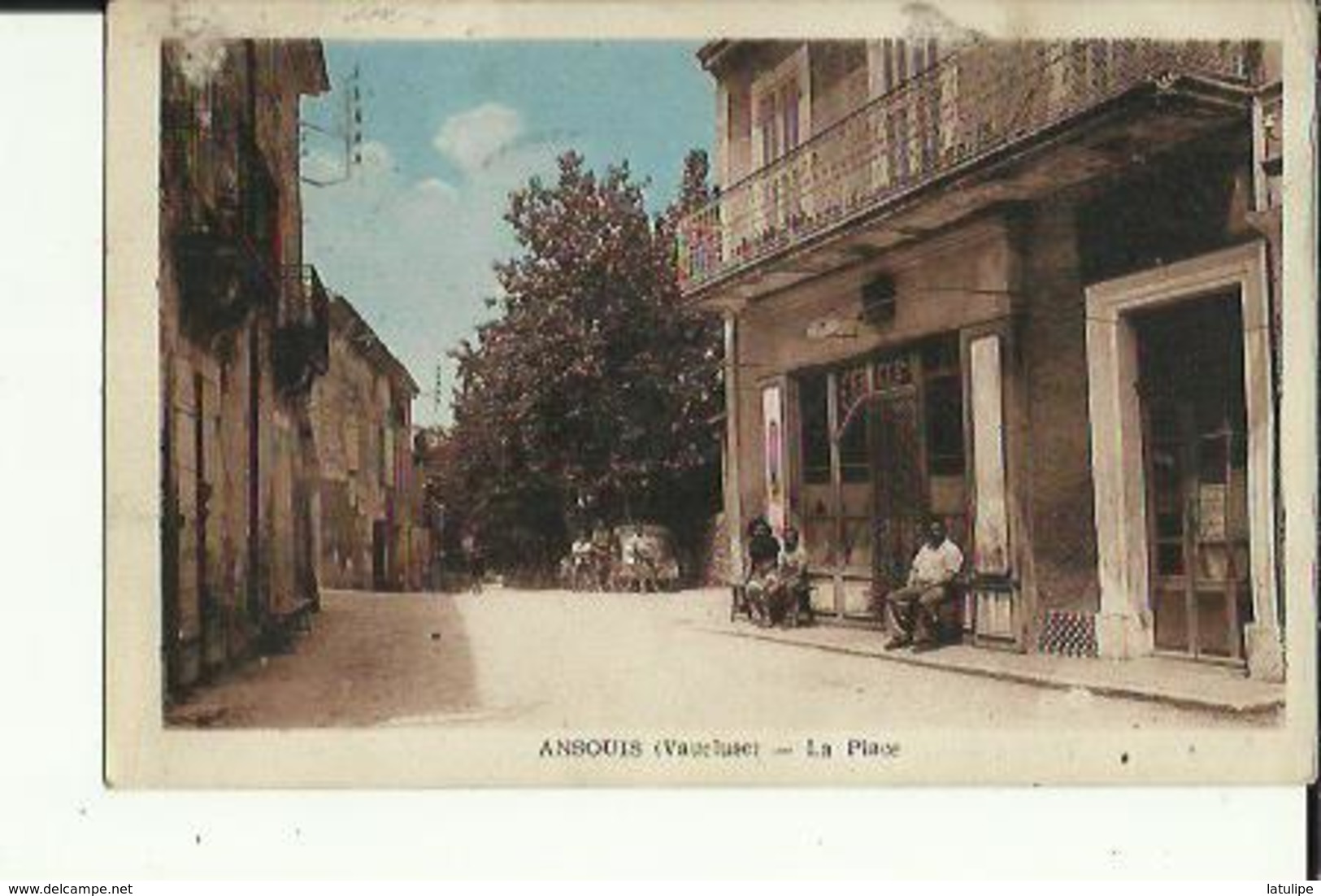 Ansouis  84   La Place Et La Rue Animée_Café Le Cercle - Ansouis