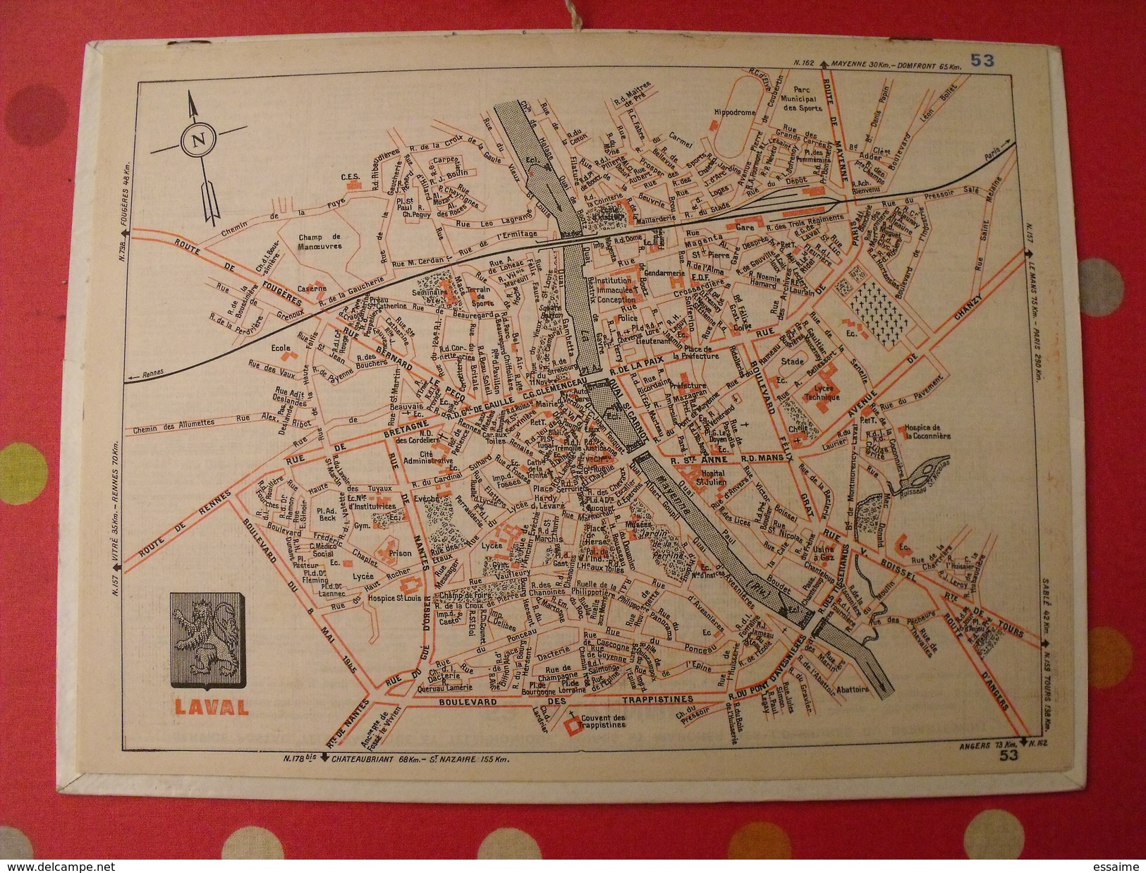 Calendrier Illustré En Carton De 1977. Almanach Des PTT Postes Facteur. Chien. Laval Mayenne - Groot Formaat: 1971-80