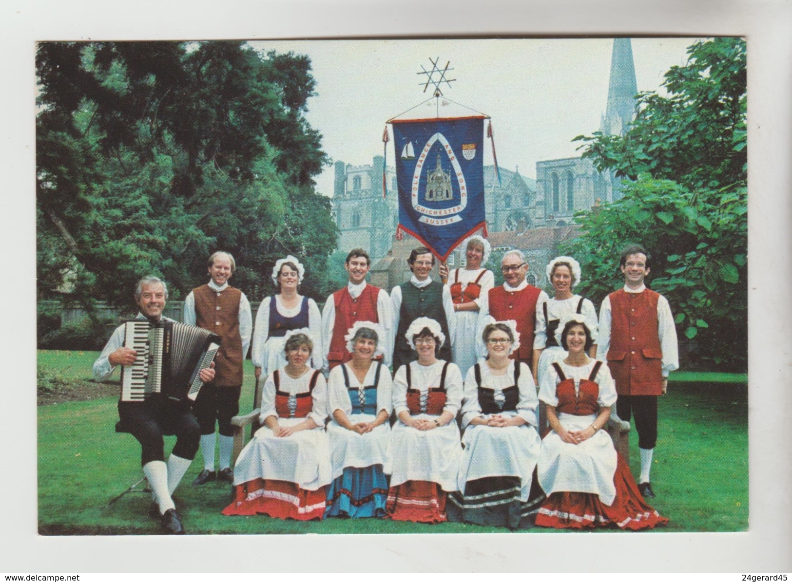 CPSM CHICHESTER (Angleterre-Sussex) - FOLKLORE TRADITIONS : Chichester Folk Dancers - Chichester