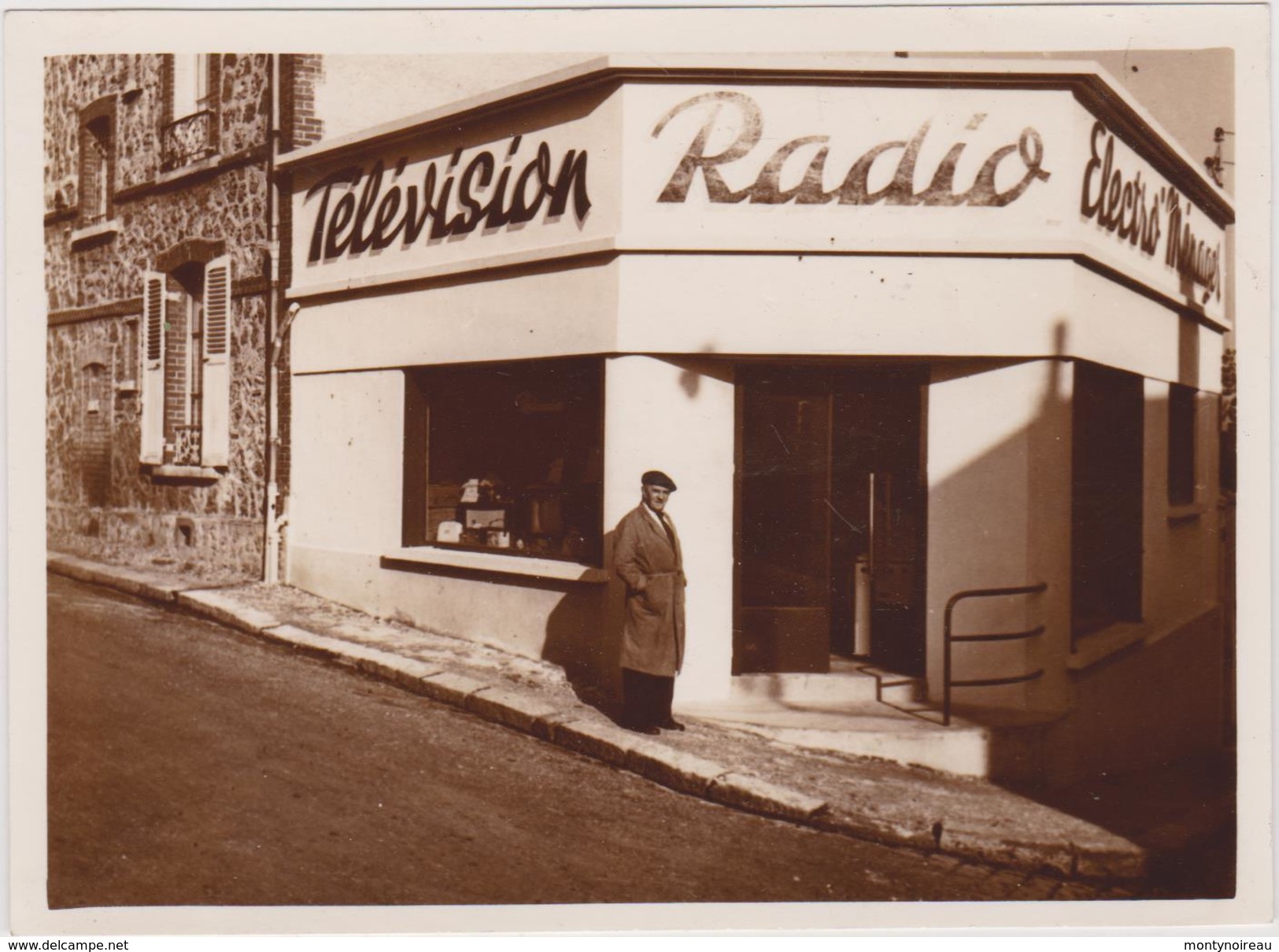 Calvados : EPERNAY :  Photo   Magasin Env. 12 Par 8 Cm  , Télévision, Radio , Electro - Epernay