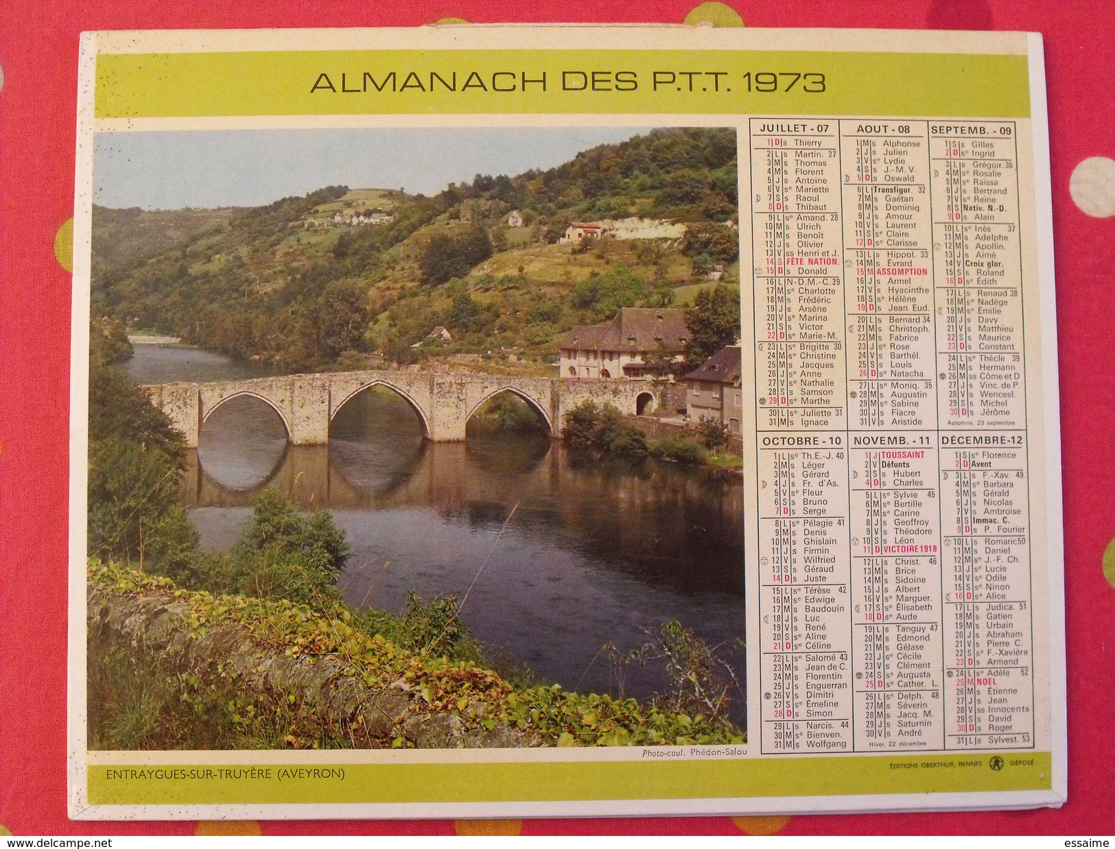 Calendrier Illustré En Carton De 1973. Almanach Des PTT Postes Facteur. Dordogne, Entraygues Sur Truyère - Big : 1971-80