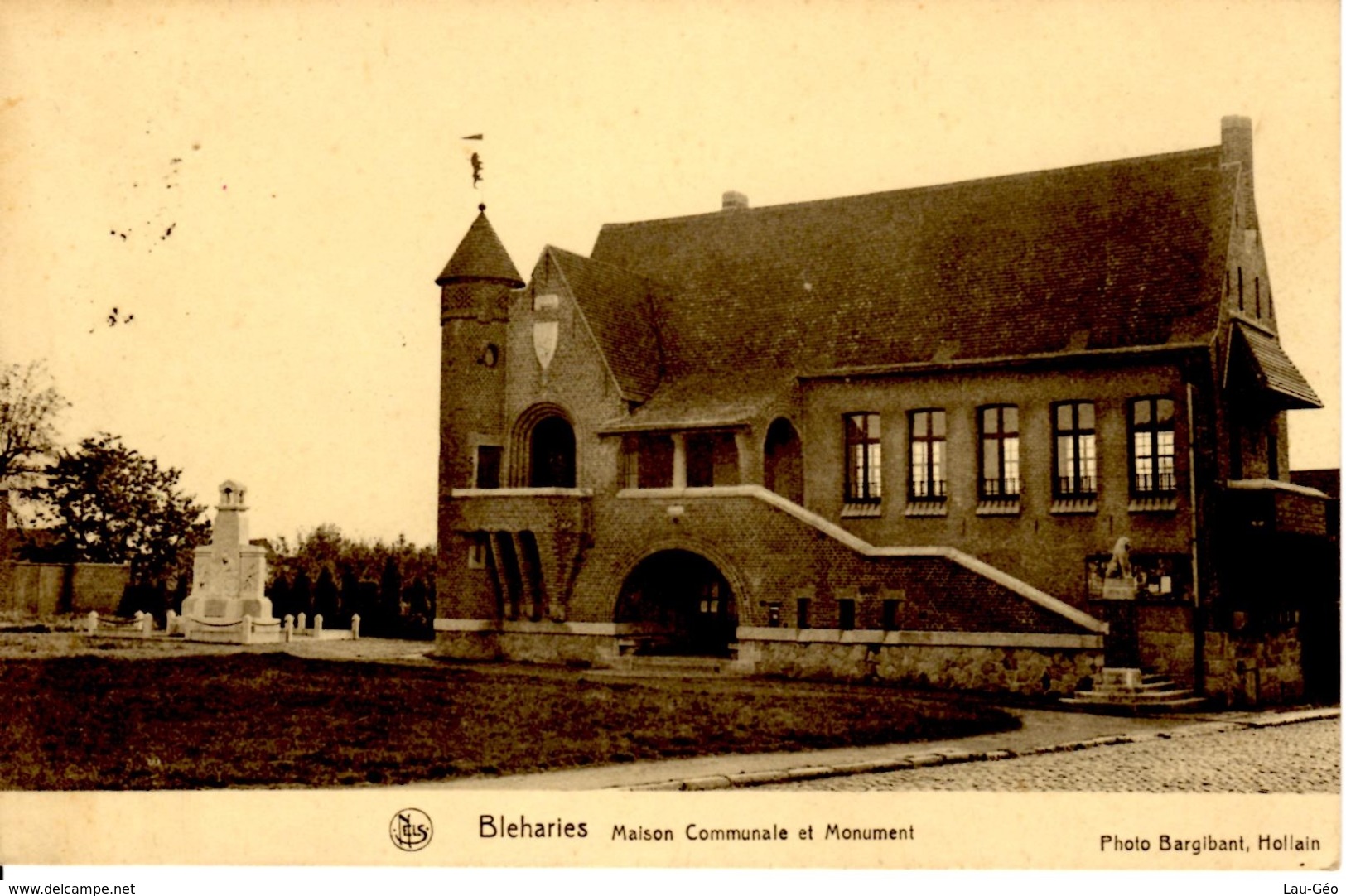 Bleharies (Brunehaut). Maison Communale Et Monument. - Bernissart