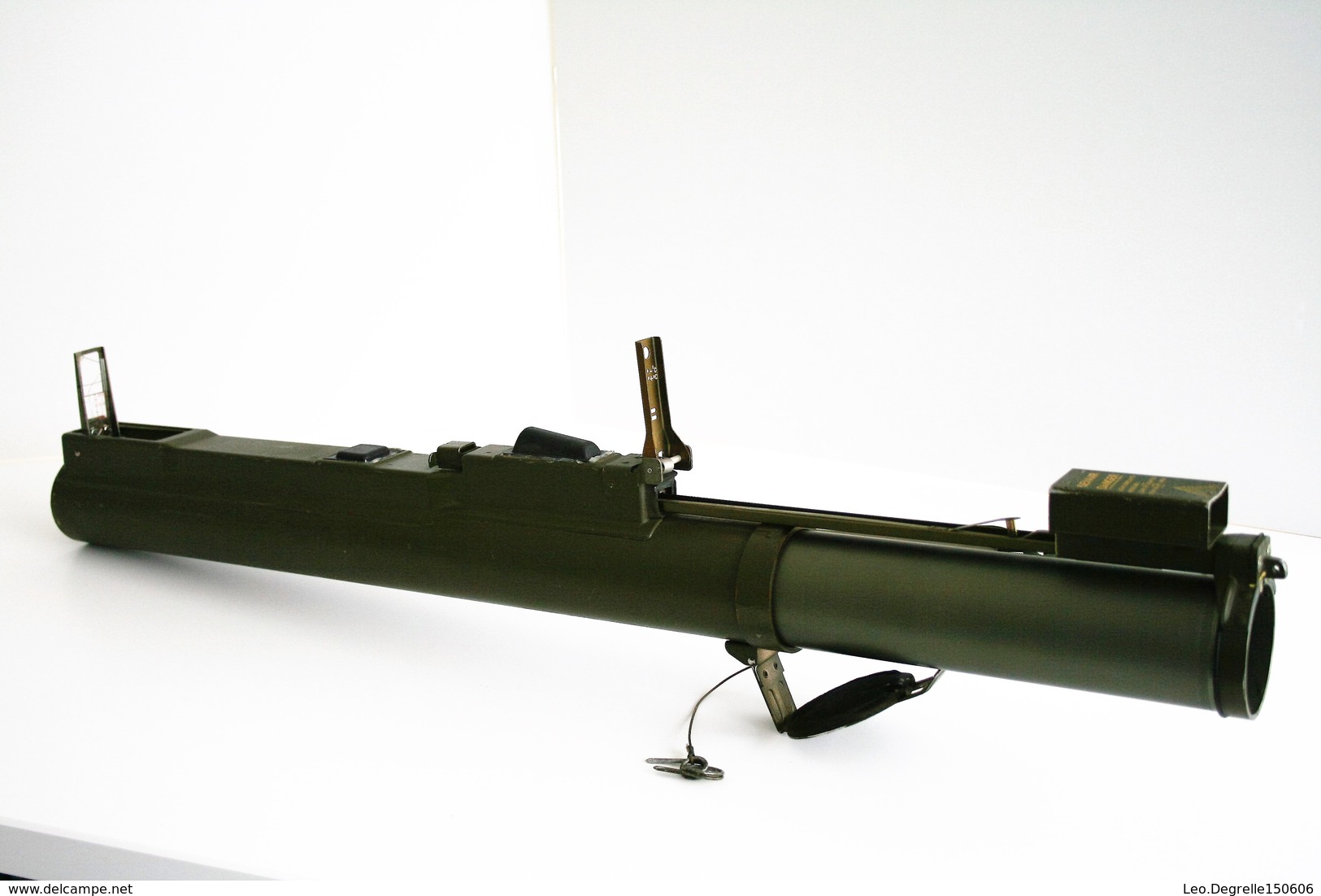 Militaria - LAUNCHER W/ROCK HEAT LAW 66MM MA