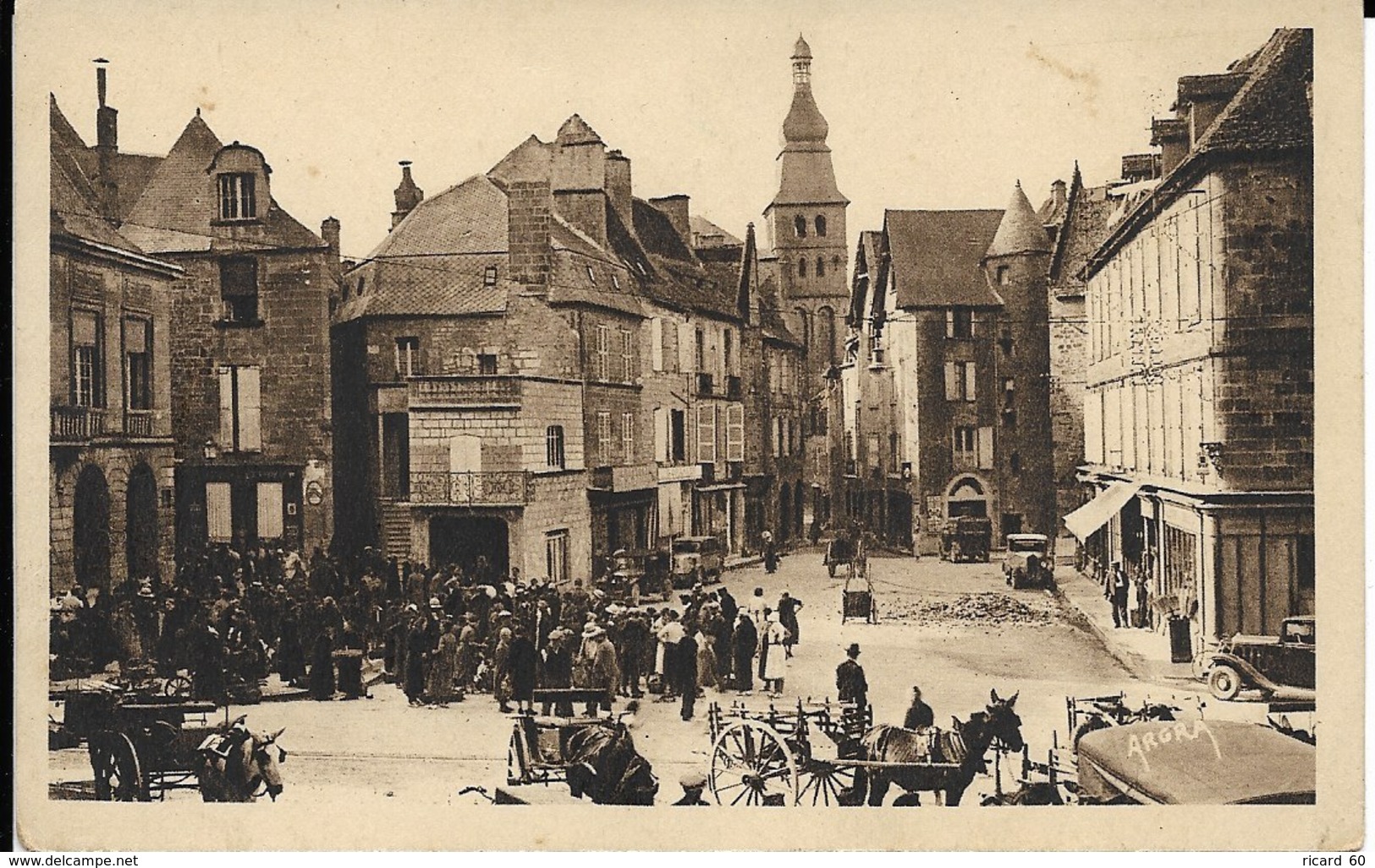 Cpa Sarlat, Place De La Liberté, Place Royale, Très Animée - Sarlat La Caneda