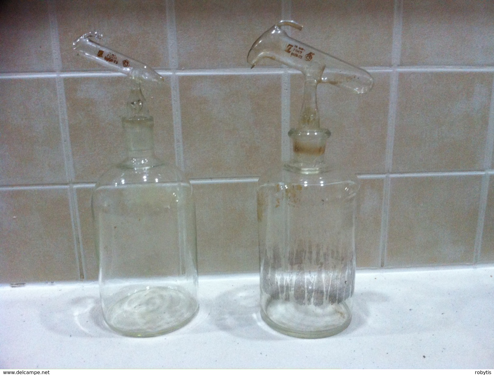 Laboratory Bottles 0.5 Liters Removes Caps - Autres & Non Classés