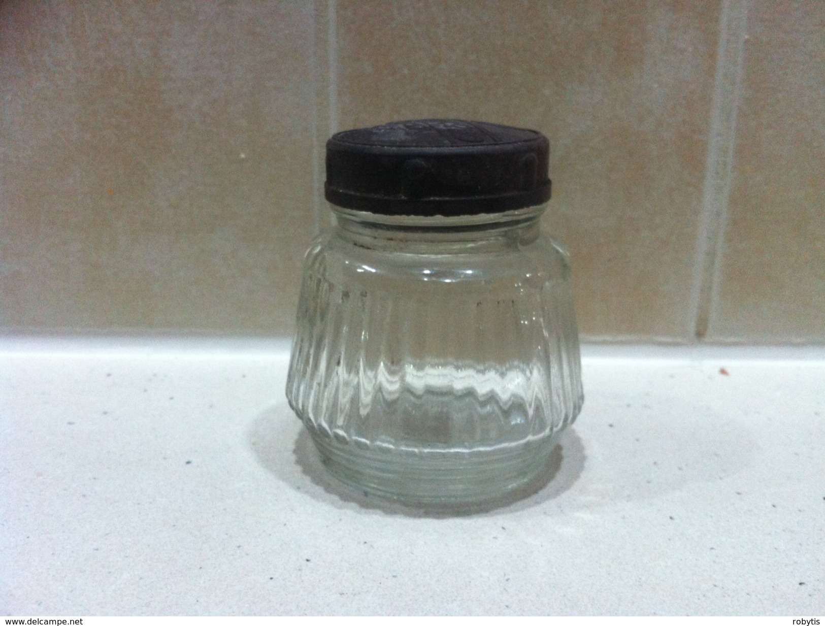 A Small Bottle Cream Snowflake - Sonstige & Ohne Zuordnung
